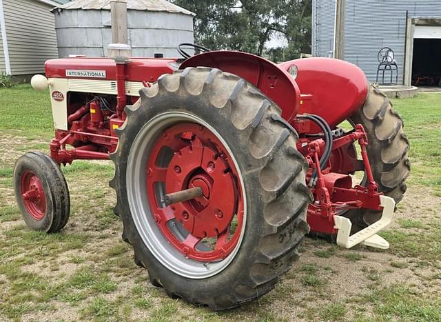 Image of International Harvester 460 equipment image 4