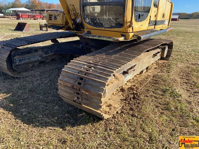 Image of John Deere 200LC equipment image 2