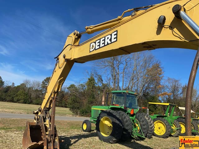 Image of John Deere 200LC equipment image 4