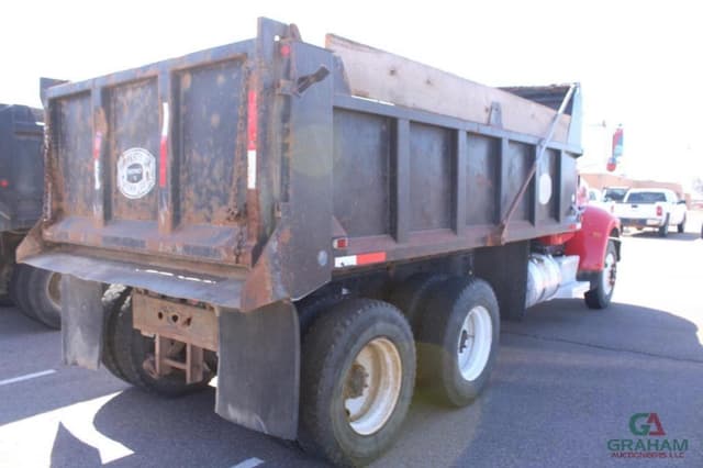 Image of Peterbilt 340 equipment image 2