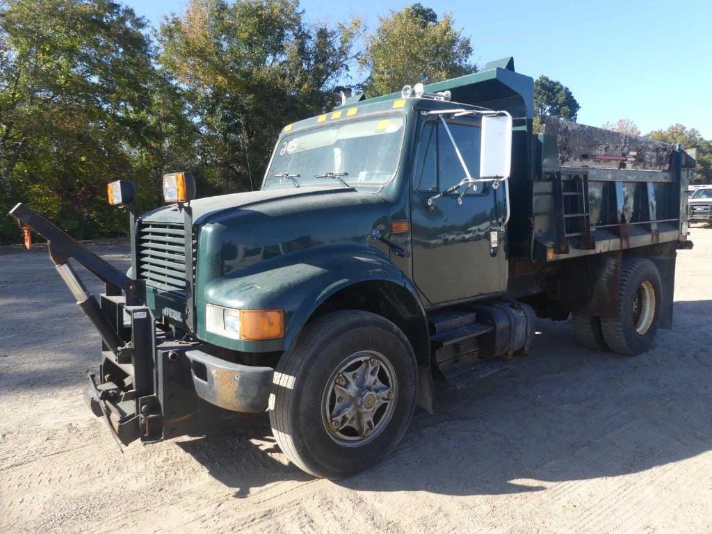1993 International 4900 Equipment Image0