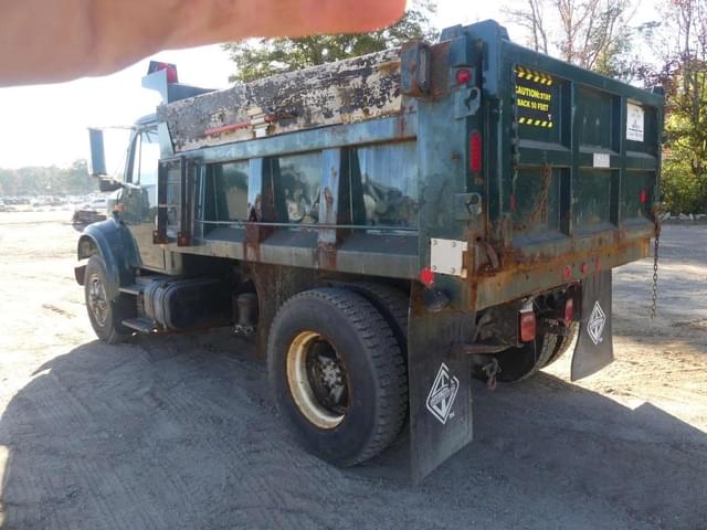 Image of International 4900 equipment image 3