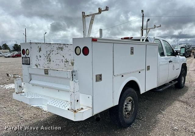 Image of Chevrolet 3500HD equipment image 4