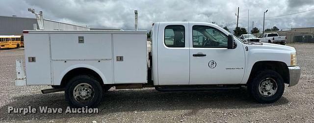 Image of Chevrolet 3500HD equipment image 3