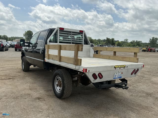 Image of Ford F-350 equipment image 2
