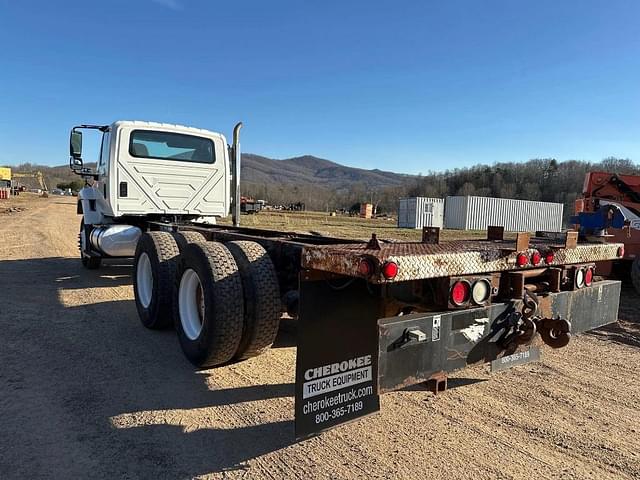 Image of International Workstar 7400 equipment image 2