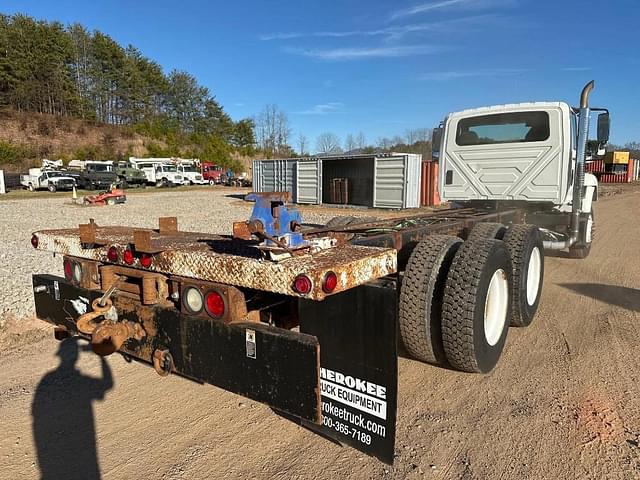 Image of International Workstar 7400 equipment image 4