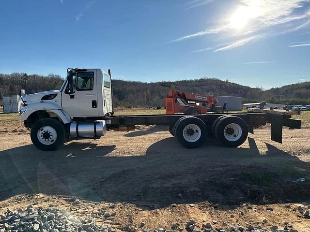 Image of International Workstar 7400 equipment image 1