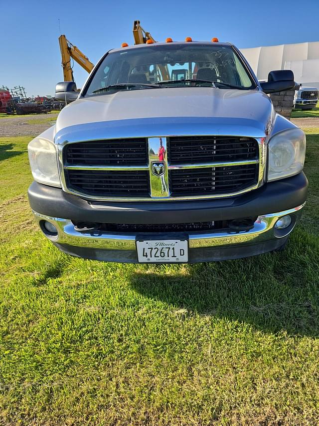 Image of Dodge Ram 3500 equipment image 1