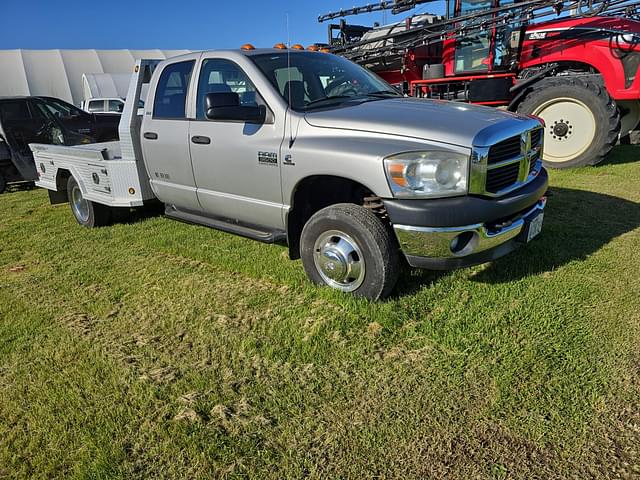 Image of Dodge Ram 3500 equipment image 3