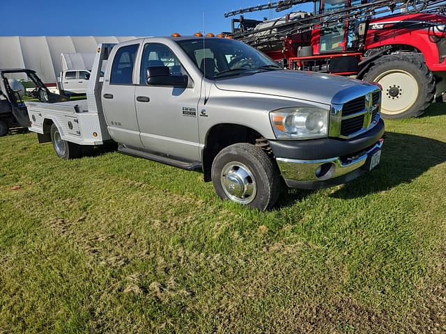 Image of Dodge Ram 3500 equipment image 2