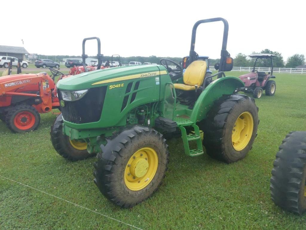 John Deere 5045E Equipment Image0