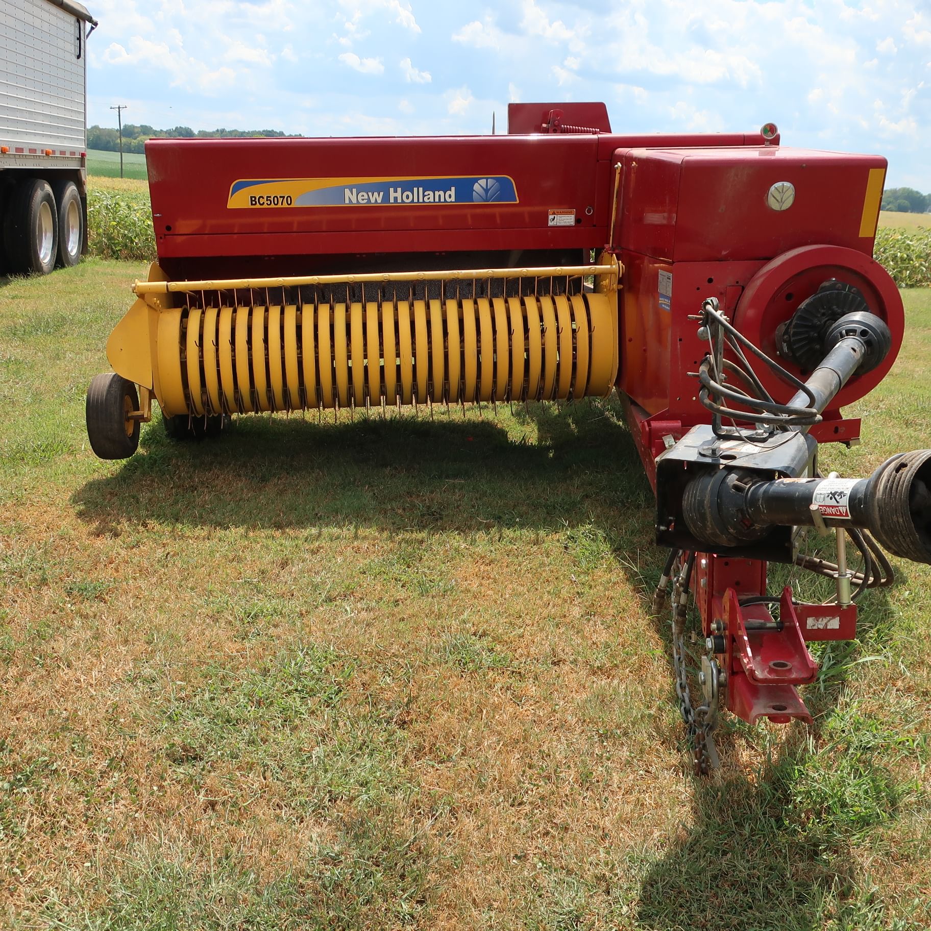 2017 New Holland BC5070 Equipment Image0