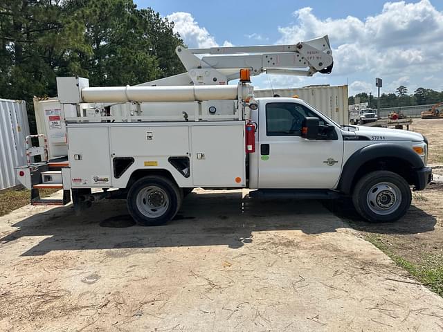 Image of Ford F-550 equipment image 3