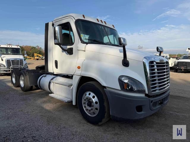 Image of Freightliner Cascadia 125 equipment image 3