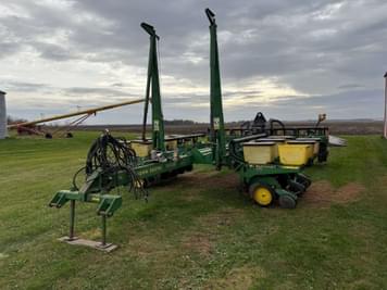 Main image John Deere 7200
