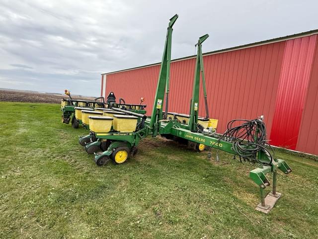 Image of John Deere 7200 equipment image 4