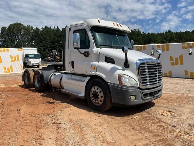 Image of Freightliner Cascadia equipment image 2