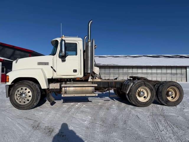 Image of Mack CHN613 equipment image 1