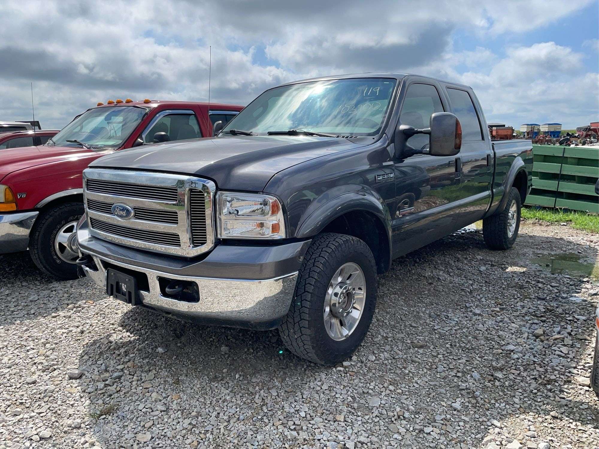 2005 Ford F-250 Equipment Image0