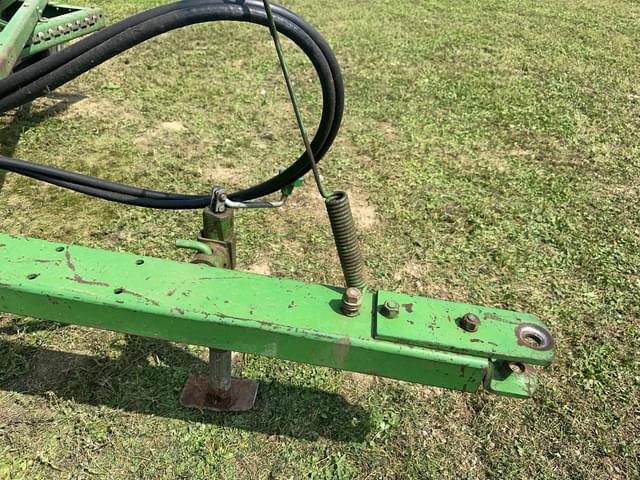 Image of John Deere 8300 equipment image 2