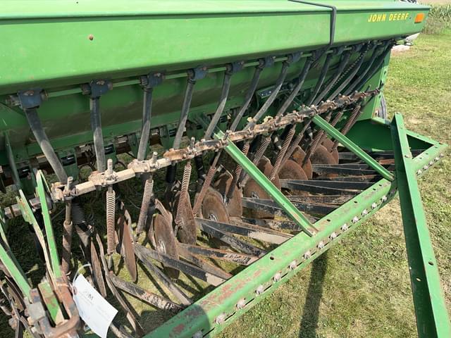 Image of John Deere 8300 equipment image 4