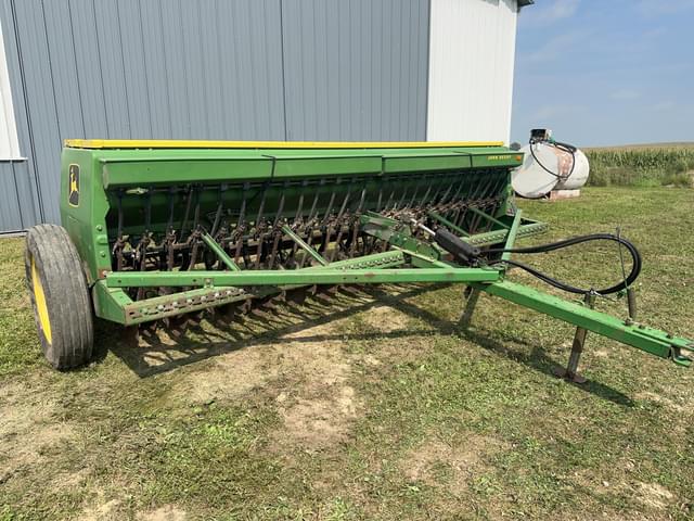 Image of John Deere 8300 equipment image 1