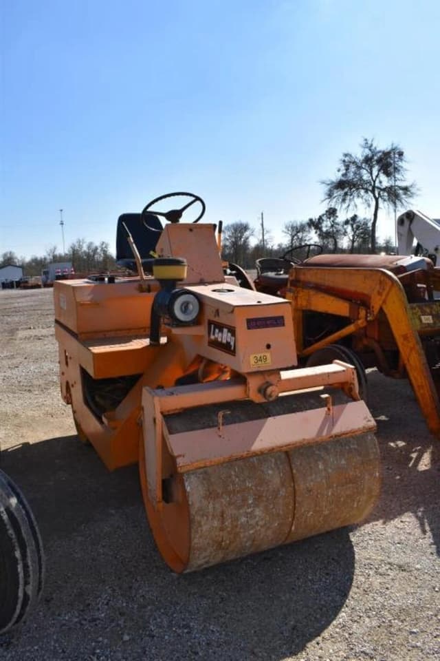 Image of LeeBoy 400 equipment image 1