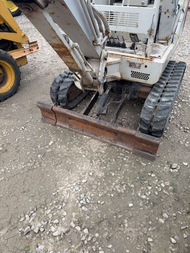 Image of Takeuchi TB015 equipment image 3