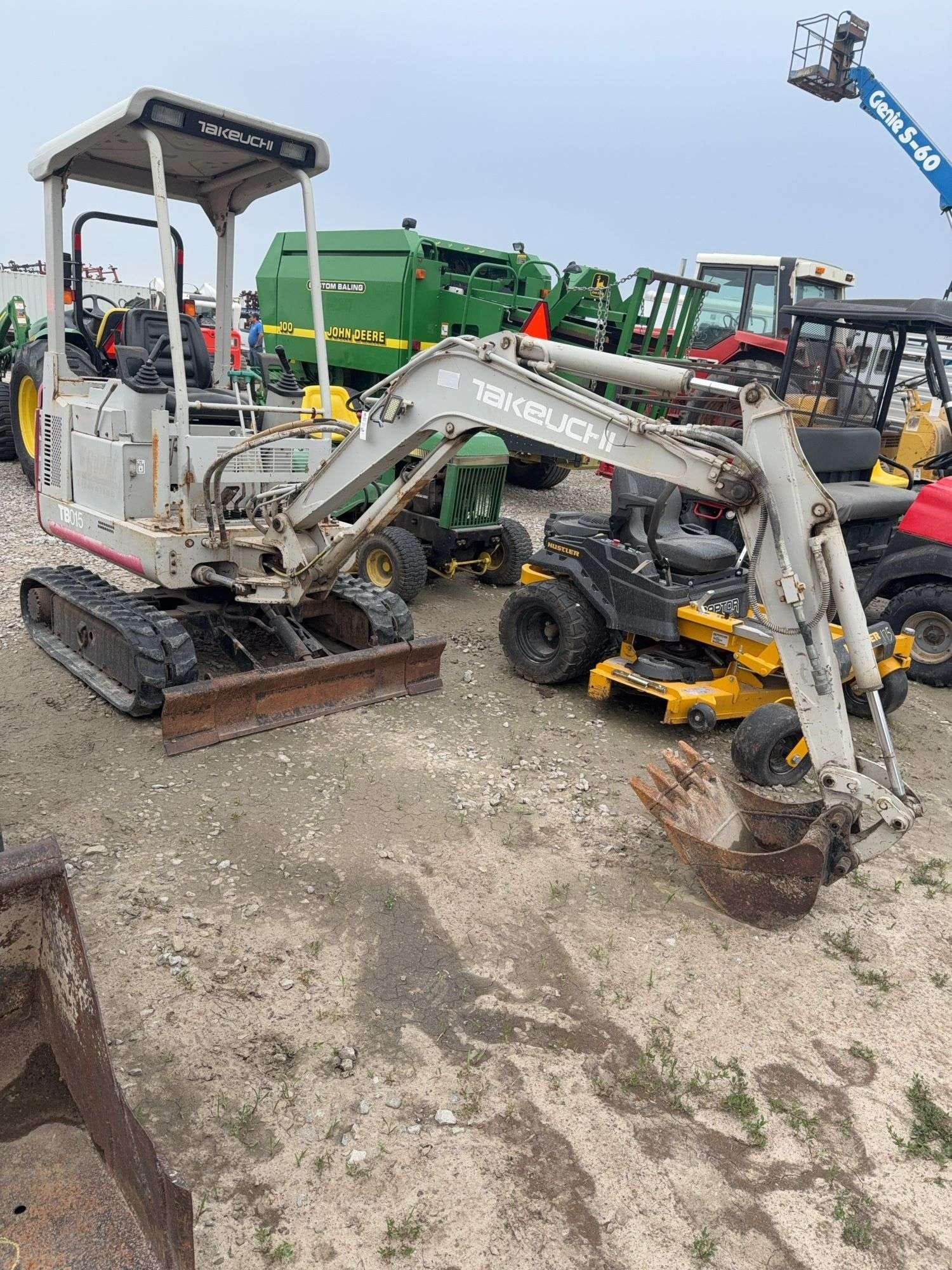 Takeuchi TB015 Equipment Image0
