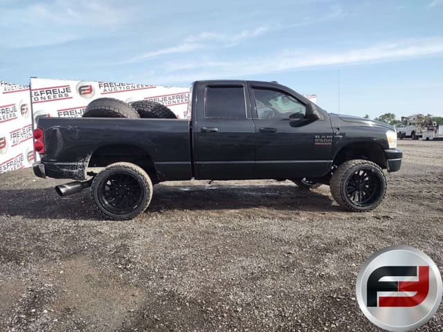 Image of Dodge Ram 2500 equipment image 3
