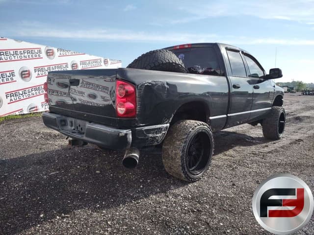 Image of Dodge Ram 2500 equipment image 4