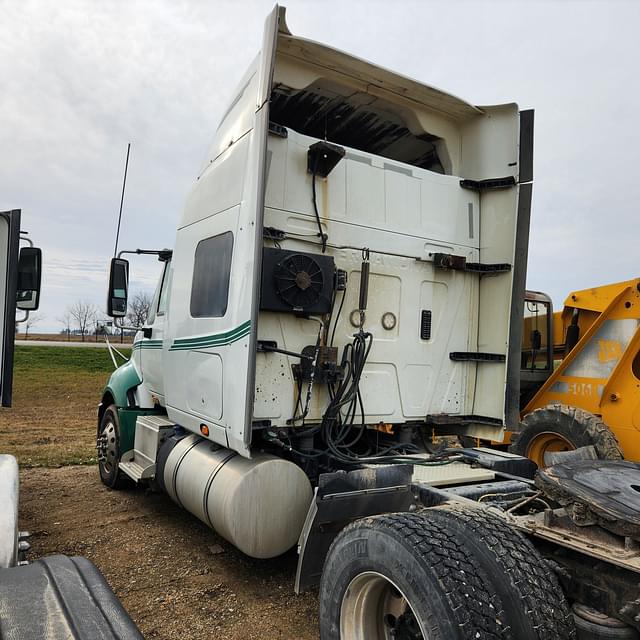 Image of International ProStar Plus 122 equipment image 2