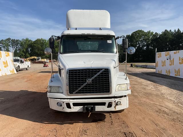 Image of Volvo VNM equipment image 1