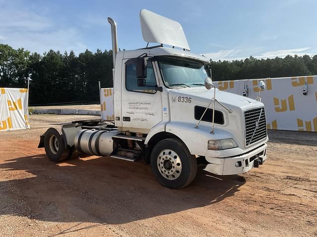 Image of Volvo VNM equipment image 2