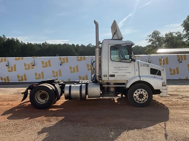 Image of Volvo VNM equipment image 3
