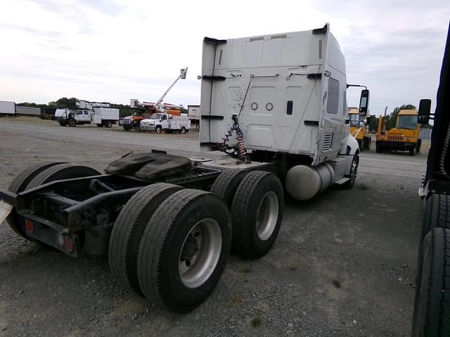 Image of International ProStar Plus 122 equipment image 2