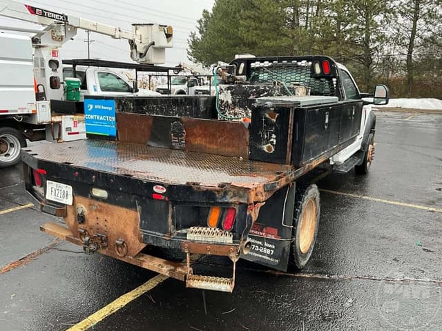 Image of Ford F-550 equipment image 4