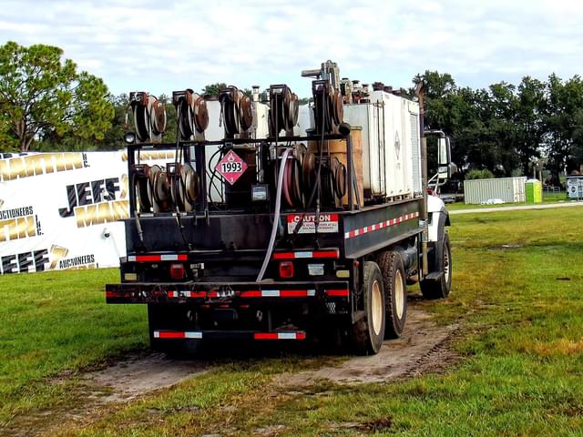 Image of International 7400 equipment image 3