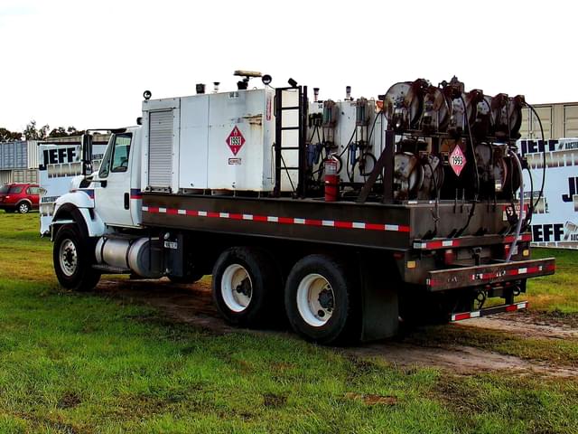 Image of International 7400 equipment image 4