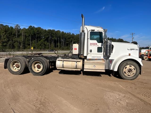 Image of Kenworth W900 equipment image 3