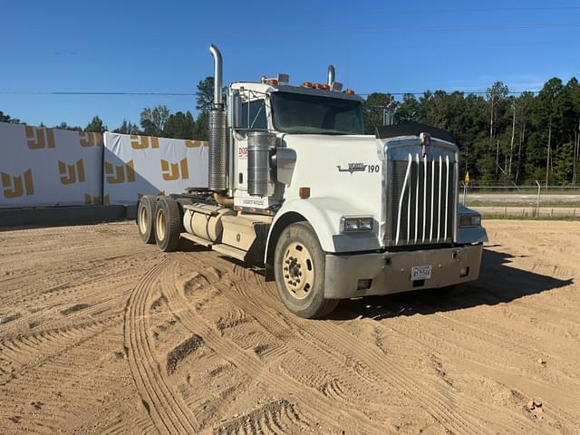 Image of Kenworth W900 equipment image 2