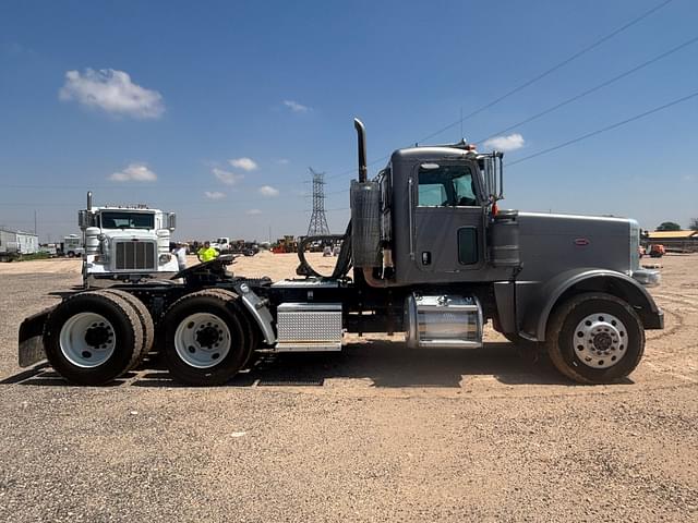 Image of Peterbilt 388 equipment image 3