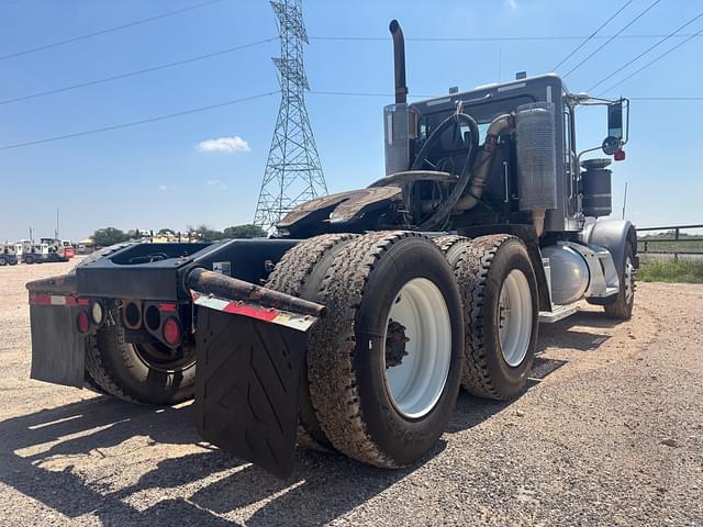 Image of Peterbilt 388 equipment image 4