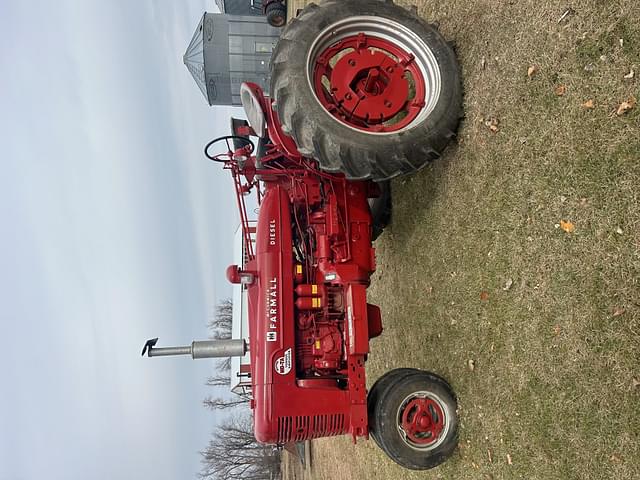 Image of Farmall Super M-TA equipment image 1