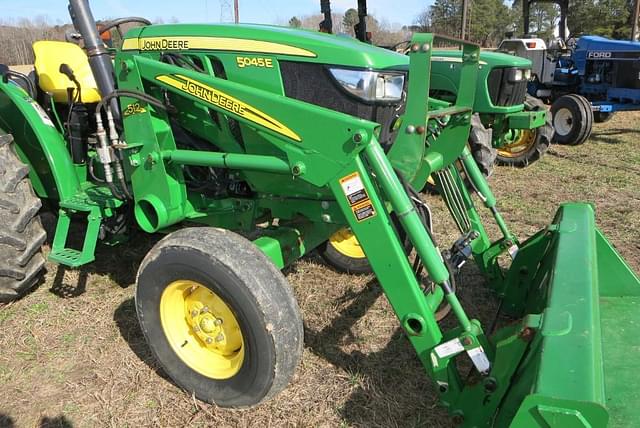 Image of John Deere 5045E equipment image 3