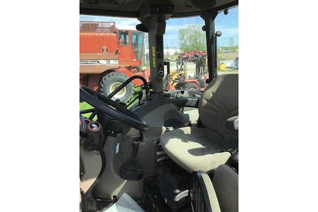 Image of Case IH Farmall 100C equipment image 4