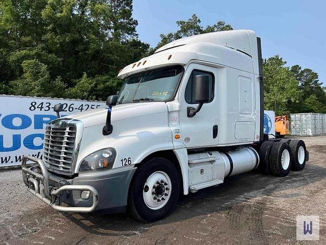 Image of Freightliner Cascadia equipment image 1