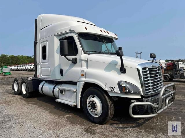 Image of Freightliner Cascadia equipment image 3
