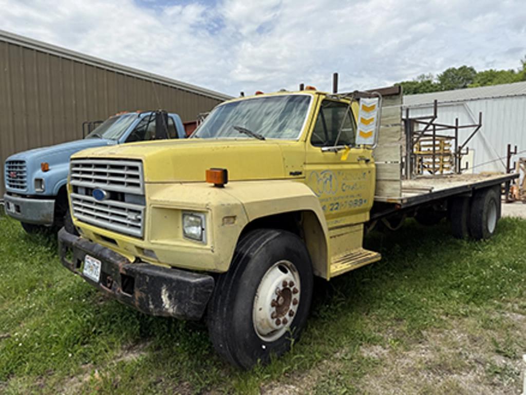Image of Ford F-700 Primary image